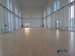 籃球木地板特點